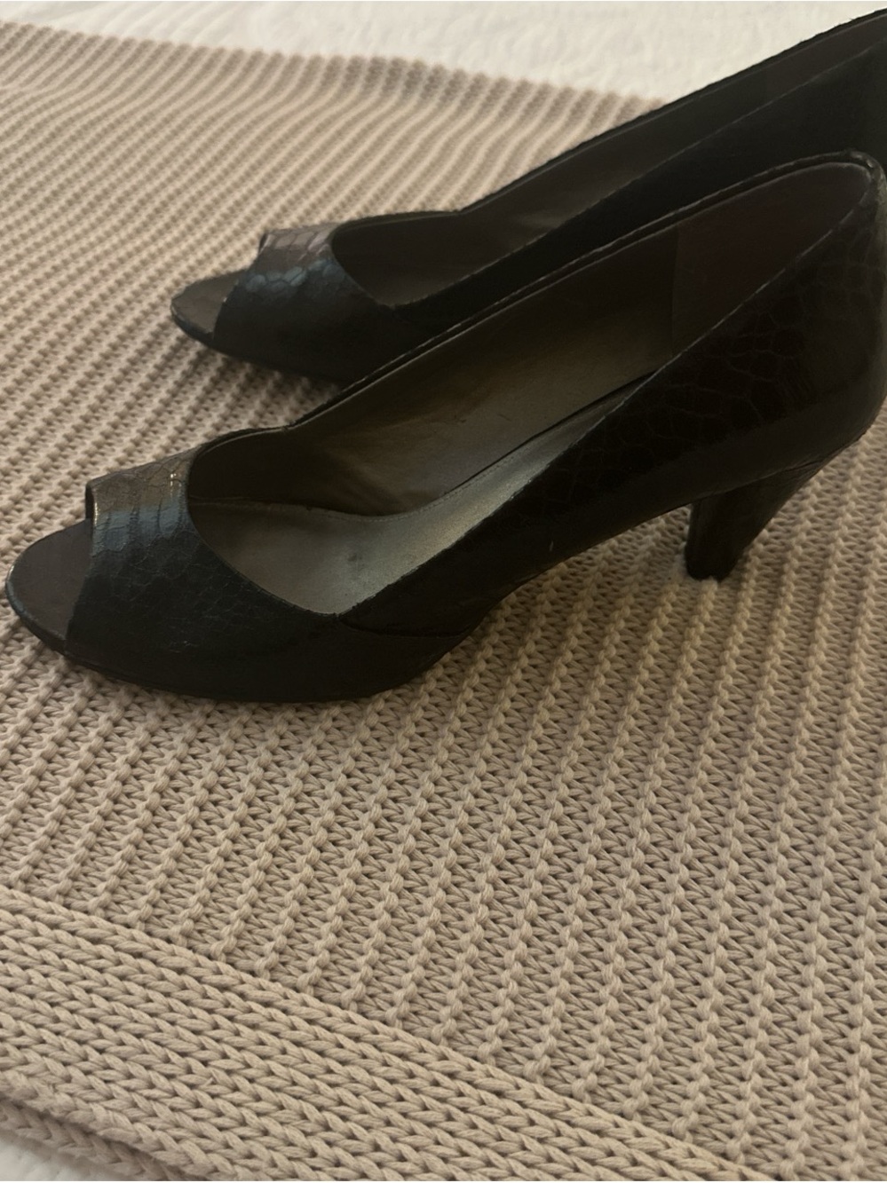 Bandolino deep Navy Peep-Toe Mid Heel Pumps